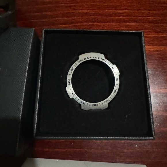 Authentic Oakley Kill Switch Watch/blak Dial/ Black Bezel-SS-Tech Bezel/EUC - Picture 7 of 15